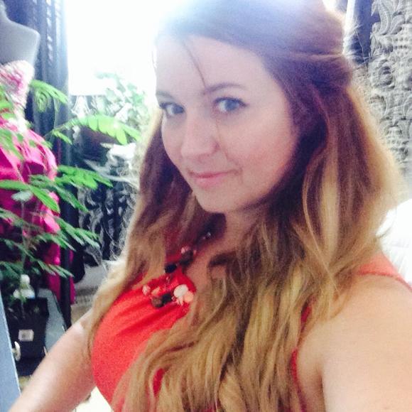 Meet your Posher, Carrie - Picture 1 of 1